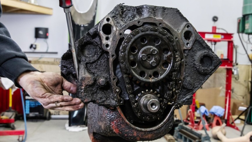 AMAZING Chevy Small-Block Rebuild Time-lapse Footage!