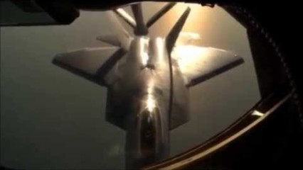 AMAZING F-22 In Air Re-Fueling! This Is IMPRESSIVE!