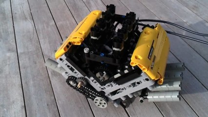 Amazing Working LEGO V8 pneumatic Engine – HIGH RPM!