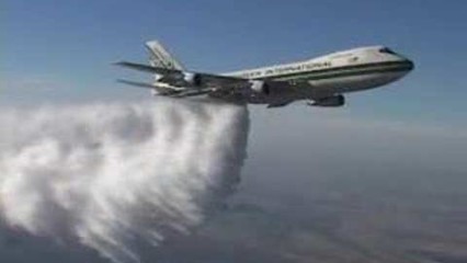 Boeing 747 Jet Drops it’s Water Tanks at High Altitude