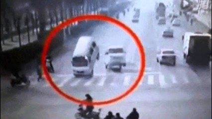 Crazy! Did an Unknown Force Cause Mysterious Car Crash In China?