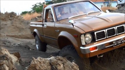 Full Size Or RC? This Hilux Build is Beyond Detailed!