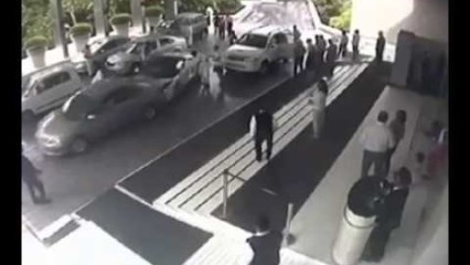 Hotel Valet Crashes Lamborghini Gallardo
