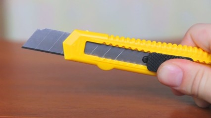 How to Make a Pocket Saw Out of a Stationary Knife