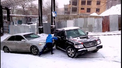 Ice Driving In Russia Looks Like An Absolute Nightmare