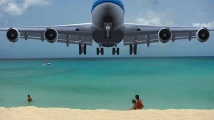 IS THIS TOO LOW? Huge Plane Landing in St. Maarten