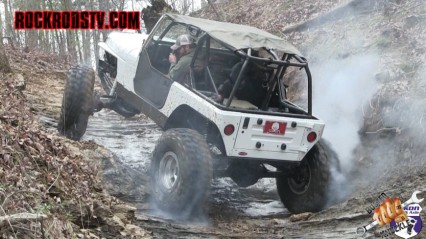 JEEP CRAWLER HITS TUB ROCK