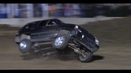 Jeep Grand Cherokee CARNAGE Durine Tough Truck Race