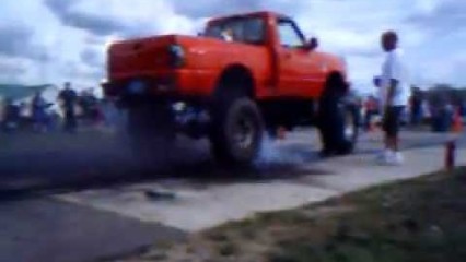 Lifted Ford Ranger Burnout in Reverse