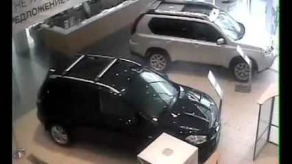 Man Goes Crazy in Nissan Dealer – Tries to Destroy Everything