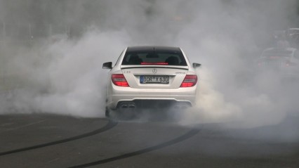 MASSIVE BURNOUT Mercedes C63 AMG