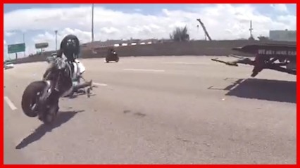 Motorcycle Crashes Into Another Rider – Insane Motorcycle Wreck!