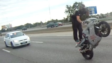 Motorcycle Wheelies Running From COPS Escapes POLICE