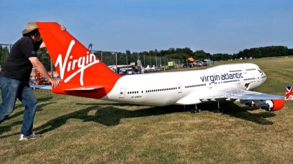 NEW BIGGEST RC AIRPLANE IN THE WORLD BOEING 747-400