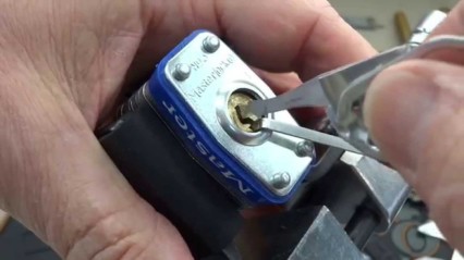 Opening a Master Lock With a Cat Food Can Lid