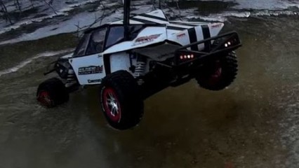 RC Car gets STUCK in the ICE, RC Truck to the RESCUE!