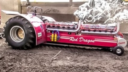 RC Tractor EXTREME! Amazing Tractor Pulling with Sound and Smoke.