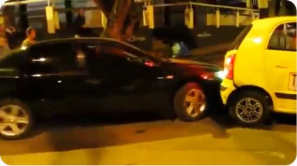 Road Rage? Car Pushes Taxi Out of the Way!!