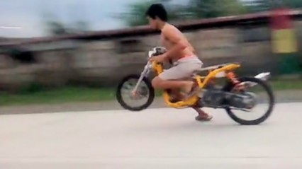 SHIRTLESS Drag Racer With AWESOME SKILLS And Powerful SCOOTER