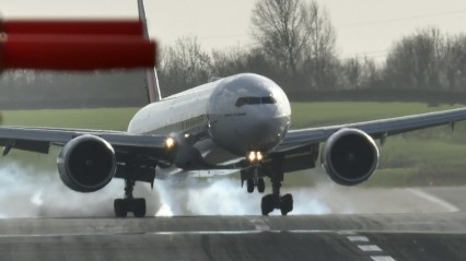 Sketchy Landings in Commercial Planes – Turbulent Touchdowns