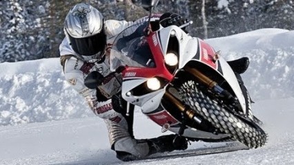 Spiked Out Yamaha R1 vs Porsche 160mph In The SNOW!