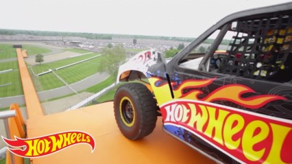 Team Hot Wheels – The Yellow Driver’s World Record Jump