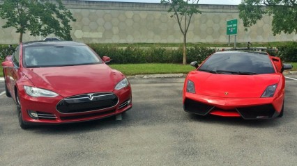 Tesla Model S P85 vs Lamborghini Gallardo