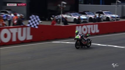 The Best MotoGP Save In The History Of Motorcycle Racing? Finishes Race On Knees!