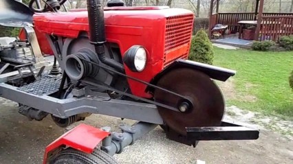 This Wood Cutting Saw Ran By A Tractor Is GENIUS!