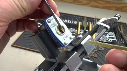 Unlocking a Master Lock With a Plastic Zip Tie!
