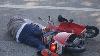 Bait Moped Prank Ends in Knockout