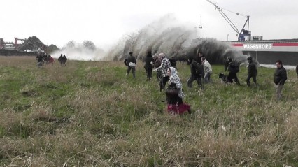 Don’t Stand Too Close to this Ship Launch – Spectators get Wet!