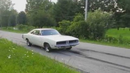 Mopar Mayhem – Plymouth Roadrunner, Cuda and Chargers Do Burnouts