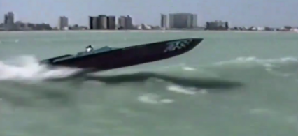 41 Foot Apache Powerboat Catching INSANE Air In The Ocean! ‪
