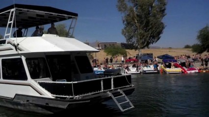 Houseboat Crashes into Boats in the Channel at Lake Havasu – DRUNK?