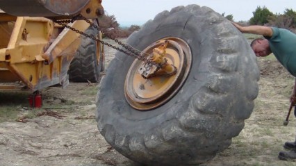How to Remove a HUGE Tire From a Scraper – Heavy Equipment!