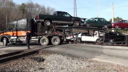 When Instant Panic Starts to Kick in – SEMI Truck Gets Stuck on Railroad Crossing
