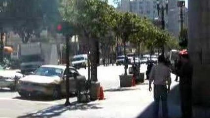 Bank Robbery in Downtown Los Angeles – Cops Run Right Past The Robbers