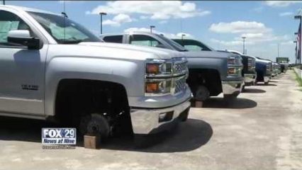 SEGUIN, TX — A total of 20 vehicles at Seguin Chevrolet are missing wheels and tires – Police investigating