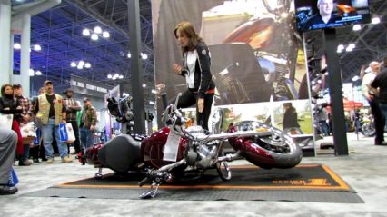 How to lift a fallen Motorcycle – Demonstration at Harley-Davidson Stand