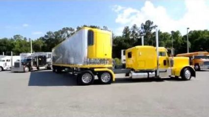 Professional driver jackknifing a 53 foot trailer into a parking space – Skills