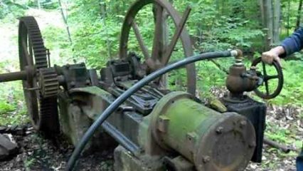 15 Horsepower ACME Steam Engine Start Up after 50 Years of Sitting