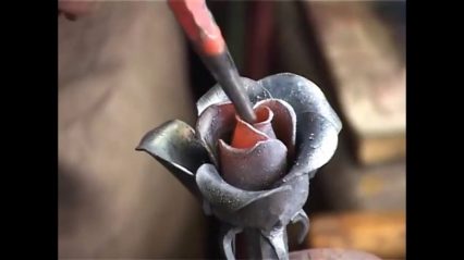 Blacksmith Builds Roses Out of a Single Piece of Metal