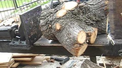 Log Splitter Splits 12 inch Oak With 5 Horsepower Engine