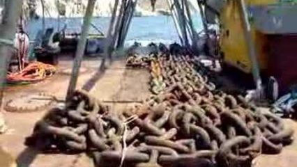 Massive Fail, These Guys Drop an Anchor Without Attaching The Chain to The Boat