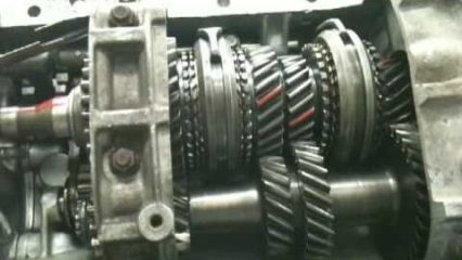 See What a Manual Transmission Looks Like and How it Works on The Inside