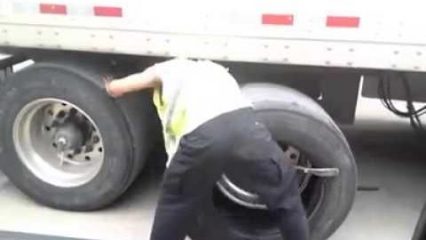 The Fastest Big Rig Tire Swap We have Ever Seen! This Guy is Good