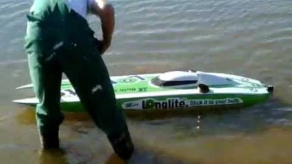 The RC Twin Turbine Mystic C5000 Powerboat is Brutally Fast!
