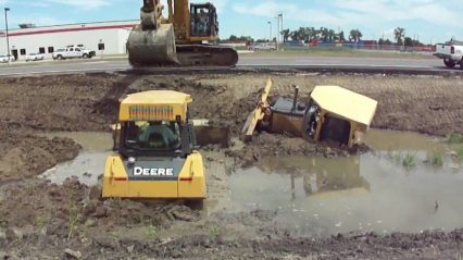 345CL Excavator Pulls Out 2 Deere Dozers From a Canal “Stuck?”