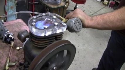 This Glass Cylinder Head on a Briggs Engine Gives a Great Visual
